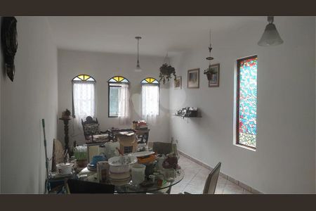 Casa à venda com 3 quartos, 200m² em Parque Maria Domitila, São Paulo