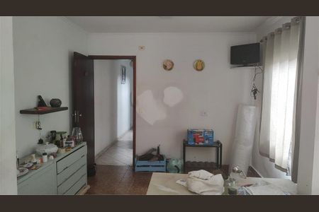 Casa à venda com 3 quartos, 200m² em Parque Maria Domitila, São Paulo