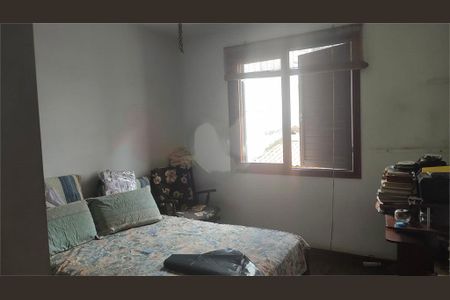 Casa à venda com 3 quartos, 200m² em Parque Maria Domitila, São Paulo