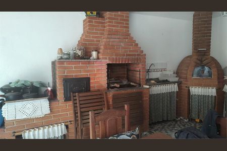 Casa à venda com 3 quartos, 200m² em Parque Maria Domitila, São Paulo