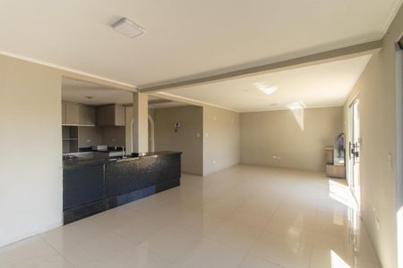 Casa para alugar com 300m², 3 quartos e 2 vagasSala