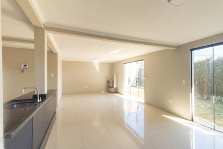 Casa para alugar com 300m², 3 quartos e 2 vagasSala