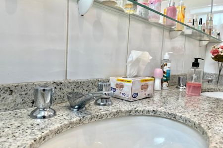 Apartamento à venda com 170m², 3 quartos e 4 vagasBanheiro da Suíte 1