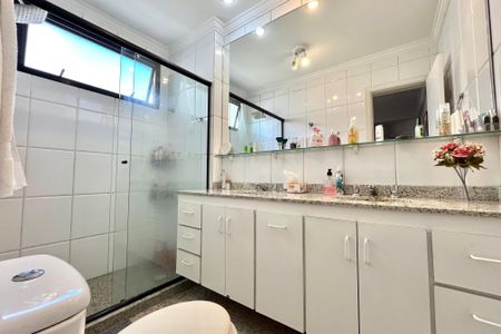 Apartamento à venda com 170m², 3 quartos e 4 vagasBanheiro da Suíte 1
