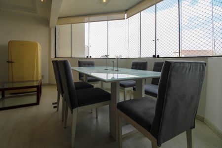 Apartamento à venda com 87m², 2 quartos e 2 vagas Apartamento à venda com 87m², 2 quartos e 2 vagasSala