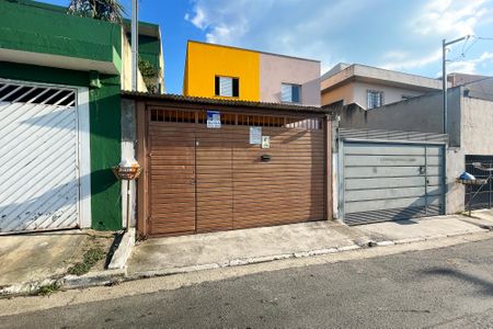 Casa para alugar com 100m², 2 quartos e 2 vagasFachada