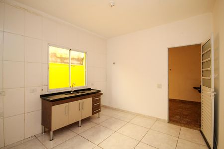 Casa para alugar com 100m², 2 quartos e 2 vagasCozinha