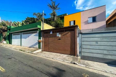 Casa para alugar com 100m², 2 quartos e 2 vagasFachada
