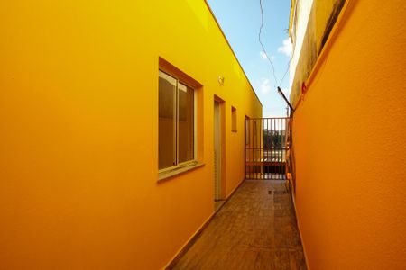 Casa para alugar com 100m², 2 quartos e 2 vagasCorredor Externo