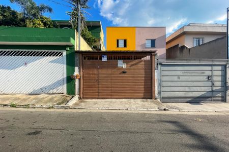 Casa para alugar com 100m², 2 quartos e 2 vagasFachada