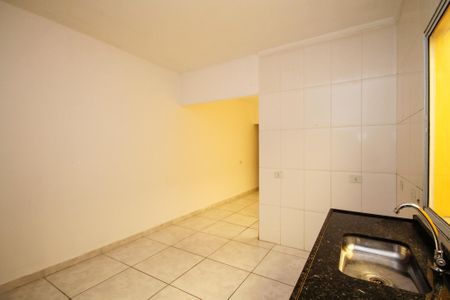 Casa para alugar com 100m², 2 quartos e 2 vagasCozinha