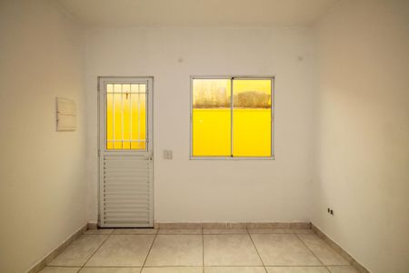 Casa para alugar com 100m², 2 quartos e 2 vagasSala