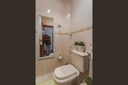 Casa de condomínio à venda com 181m², 4 quartos e 2 vagasLavabo