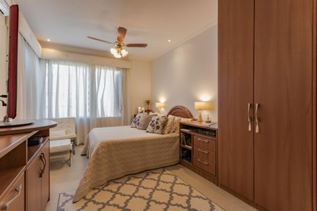 Casa de condomínio à venda com 181m², 4 quartos e 2 vagasSuíte