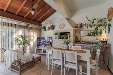 Casa de condomínio à venda com 181m², 4 quartos e 2 vagasSala