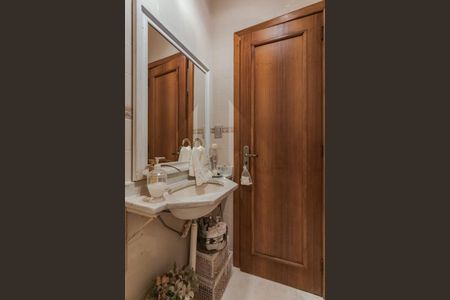 Casa de condomínio à venda com 181m², 4 quartos e 2 vagasLavabo