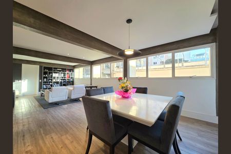 Apartamento à venda com 121m², 2 quartos e 1 vaga Apartamento à venda com 121m², 2 quartos e 1 vagaSala