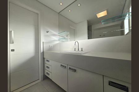 Apartamento à venda com 121m², 2 quartos e 1 vaga Apartamento à venda com 121m², 2 quartos e 1 vagaBanheiro da Suíte