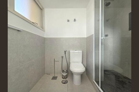 Apartamento à venda com 121m², 2 quartos e 1 vaga Apartamento à venda com 121m², 2 quartos e 1 vagaBanheiro da Suíte