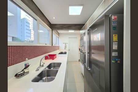 Cozinha de apartamento à venda com 2 quartos, 121m² em Itaim Bibi, São Paulo