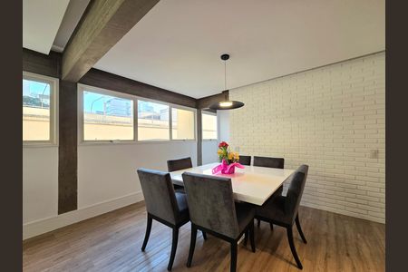 Apartamento à venda com 121m², 2 quartos e 1 vaga Apartamento à venda com 121m², 2 quartos e 1 vagaSala