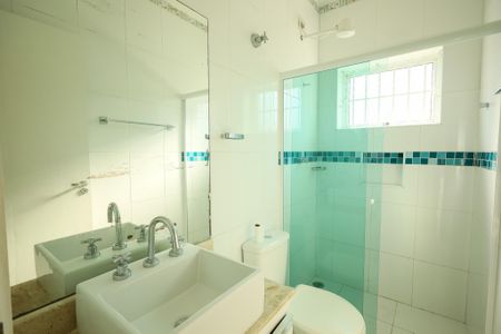 Casa para alugar com 125m², 5 quartos e 2 vagasBanheiro Social