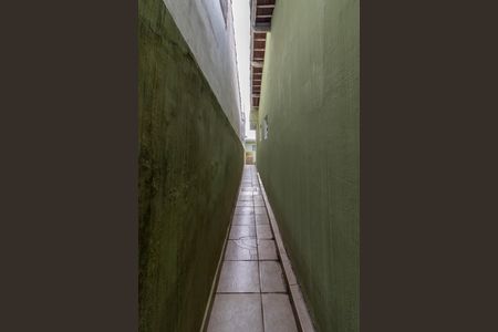 Casa à venda com 165m², 2 quartos e 2 vagasCorredor Lateral