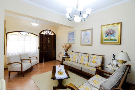 Casa à venda com 350m², 3 quartos e 4 vagasSala