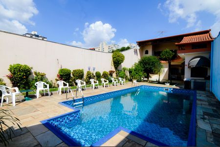 Casa à venda com 350m², 3 quartos e 4 vagasPiscina