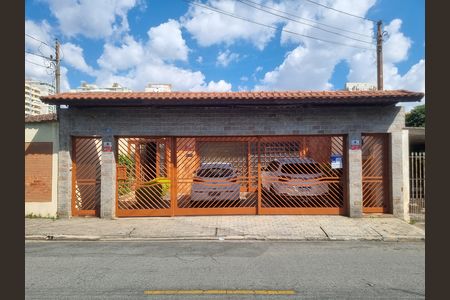 Casa à venda com 350m², 3 quartos e 4 vagas Casa à venda com 350m², 3 quartos e 4 vagasFachada