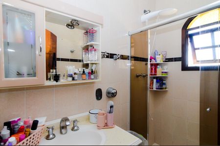 Casa à venda com 350m², 3 quartos e 4 vagasBanheiro do Quarto 1