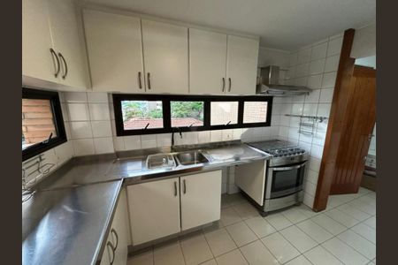 Apartamento para alugar com 143m², 3 quartos e sem vaga