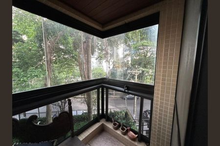Apartamento para alugar com 143m², 3 quartos e sem vaga