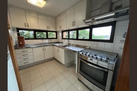 Apartamento para alugar com 143m², 3 quartos e sem vaga