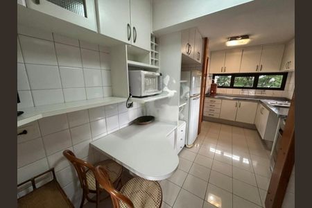 Apartamento para alugar com 143m², 3 quartos e sem vaga