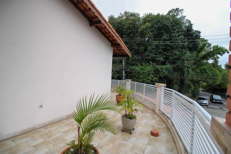 Casa à venda com 125m², 3 quartos e 3 vagas Casa à venda com 125m², 3 quartos e 3 vagasVaranda