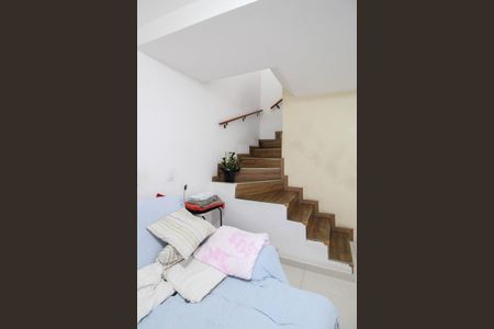 Casa à venda com 125m², 3 quartos e 3 vagas Casa à venda com 125m², 3 quartos e 3 vagasEscada