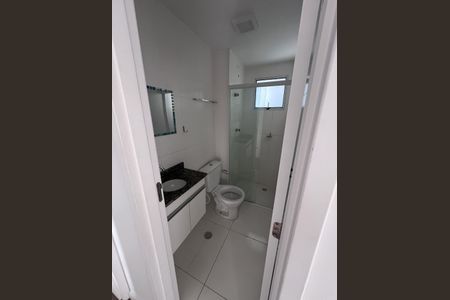 Banheiro  de apartamento à venda com 2 quartos, 56m² em Parque Assuncao, Taboão da Serra