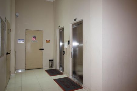 Apartamento à venda com 49m², 2 quartos e 1 vaga Apartamento à venda com 49m², 2 quartos e 1 vagaHall social