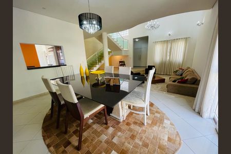 Casa à venda com 400m², 4 quartos e 6 vagasSala