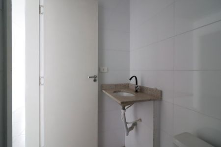 Casa à venda com 37m², 2 quartos e sem vaga Casa à venda com 37m², 2 quartos e sem vagaBanheiro