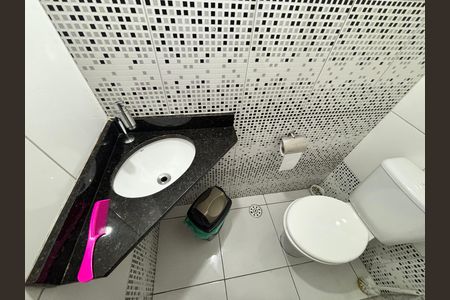 Casa à venda com 60m², 2 quartos e 1 vagaBanheiro 1