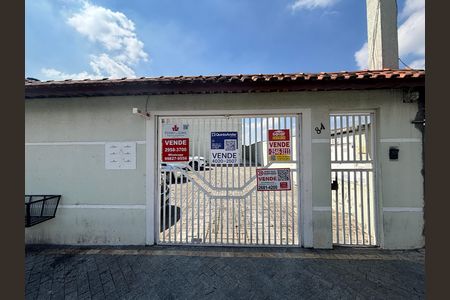 Fachada de casa à venda com 2 quartos, 60m² em Parque Boturussu, São Paulo