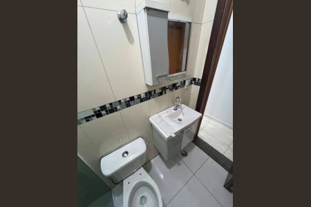 Casa à venda com 120m², 3 quartos e 1 vaga Casa à venda com 120m², 3 quartos e 1 vagaBanheiro