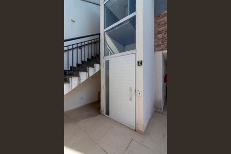 Apartamento à venda com 45m², 2 quartos e sem vagaÁrea comum - Elevador