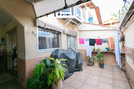 Casa à venda com 168m², 3 quartos e 2 vagas