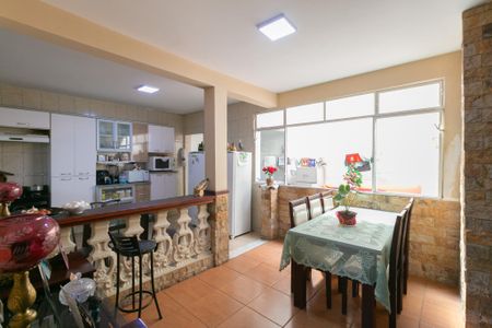 Casa à venda com 168m², 3 quartos e 2 vagas