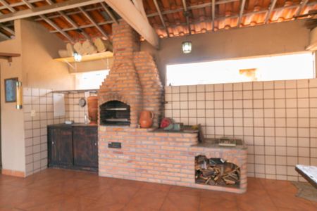 Casa à venda com 168m², 3 quartos e 2 vagas