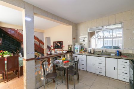 Casa à venda com 168m², 3 quartos e 2 vagas