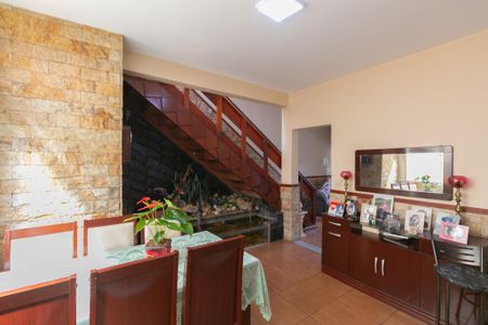 Casa à venda com 168m², 3 quartos e 2 vagas